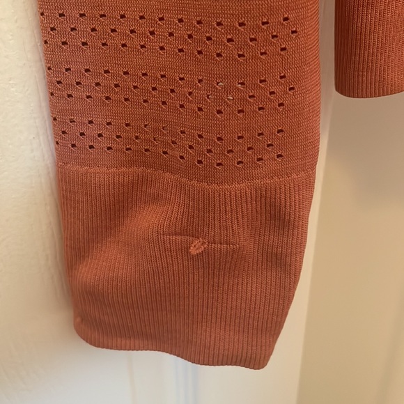 Lululemon perforated top - Picture 4 of 4